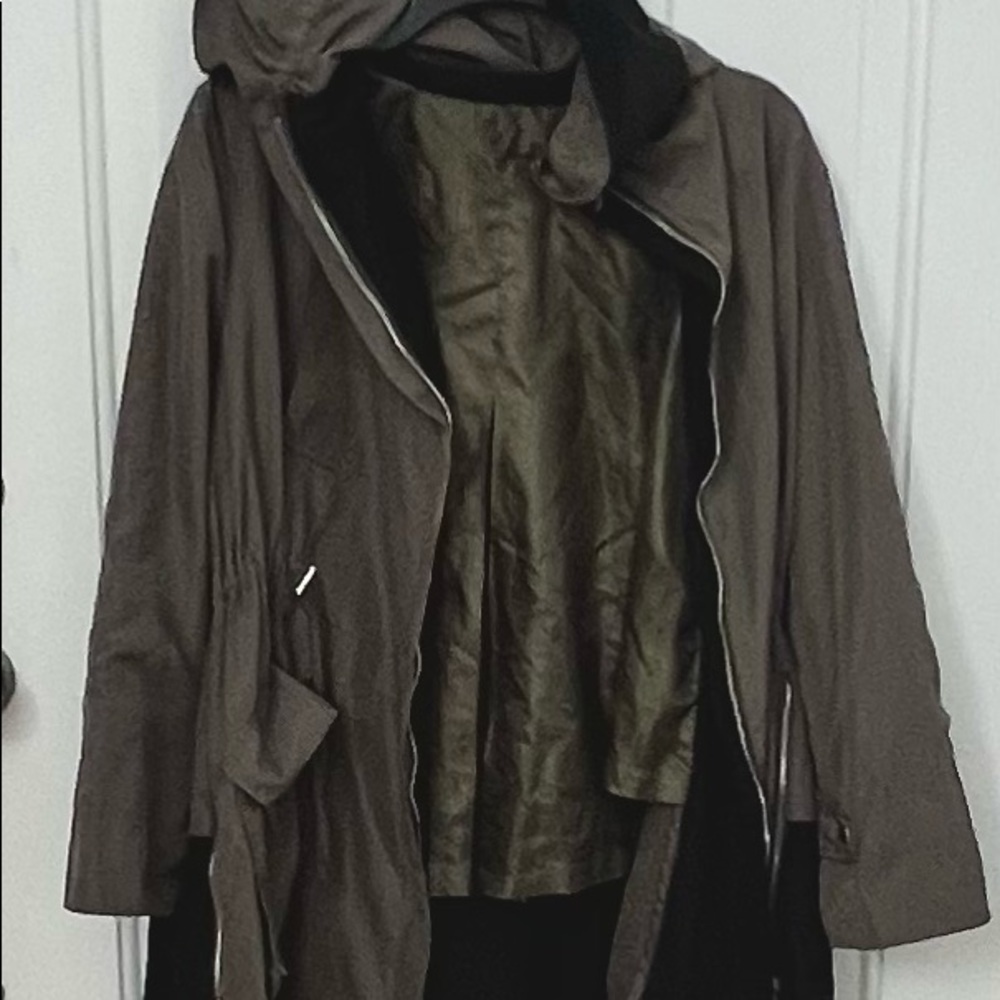 Beautiful olive and black rain coat hooded M